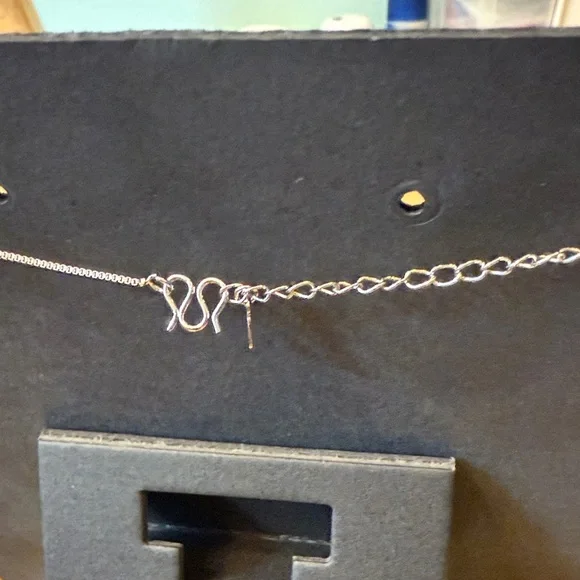 Elegant Silver Tone Pearl Necklace - Picture 4 of 6